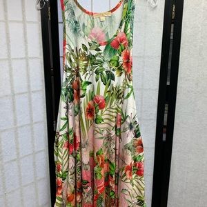 T20- 110- NWT- TROPICAL PRINT TUNIC LENGTH TANK